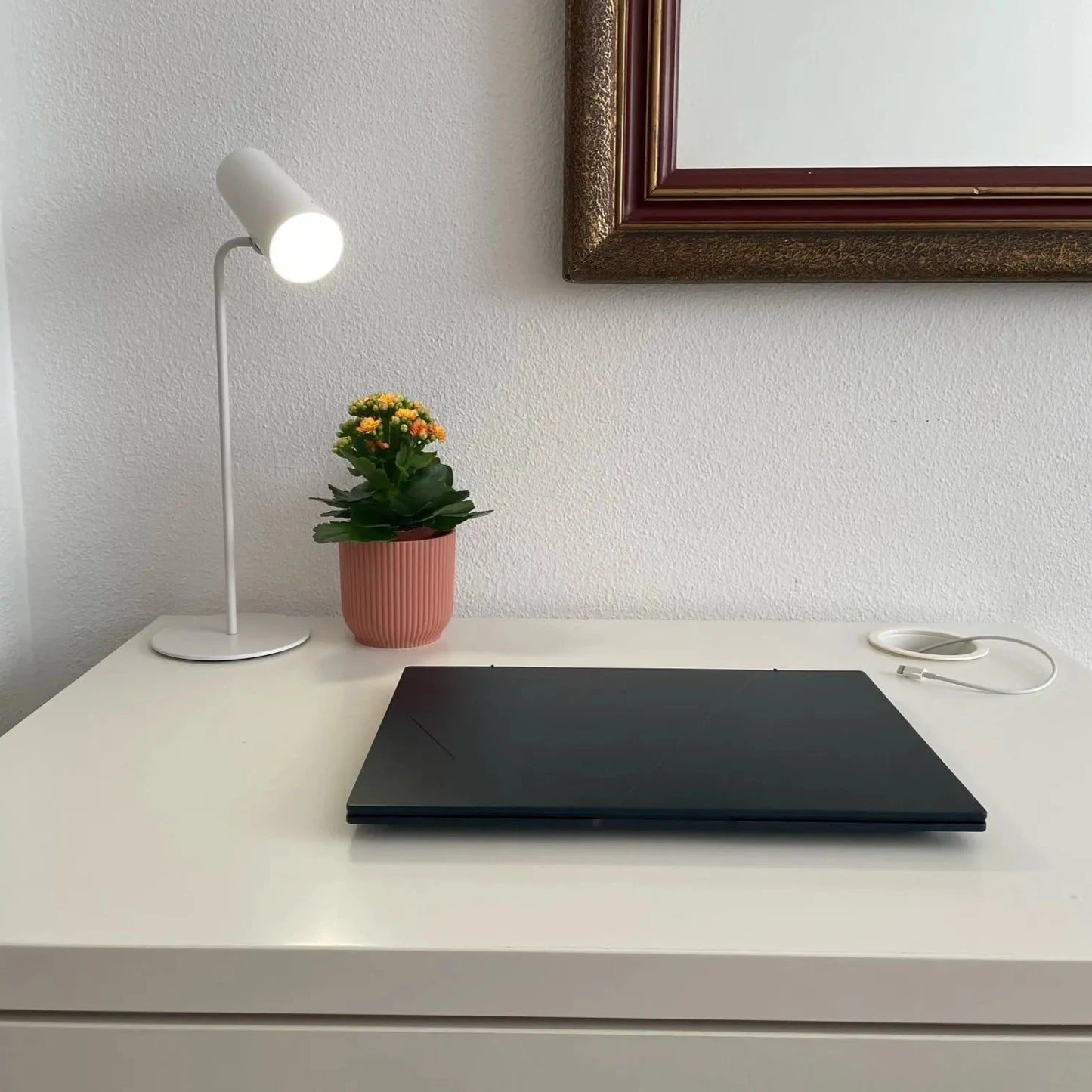 Minimalistická stolní lampa | Nastavitelný režim světla