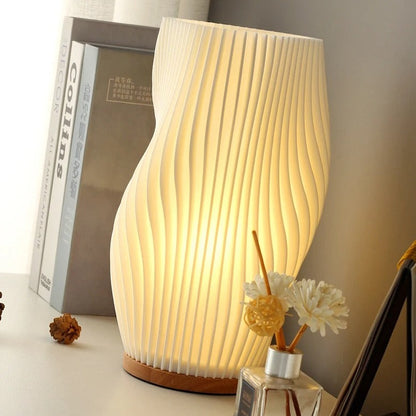 Francouzská rýhovaná stolní lampa | moderní design