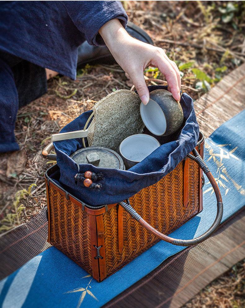https://juglana.de/cdn/shop/files/handmade-japanese-bamboo-bag-or-outdoor-picnic-bag-juglana-4.jpg?v=1707126105&width=1445